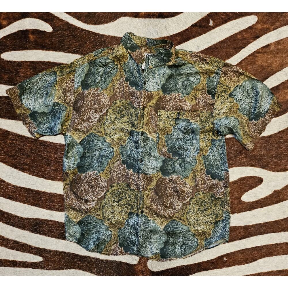 Casual Short-Sleeve Button-Down Shirt in Olive & Teal Floral